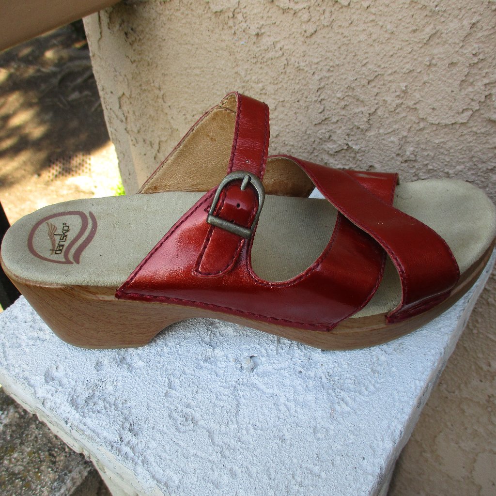 Dansko Sandals ~ 40 ~ 9.5 / 10 ~ Slides ~ Comfort